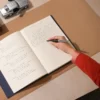 Inspirativna plava olovka kao savršen pratitelj za bilježenje vizionarskih ideja.