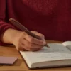 Elegantna Parker poklon kutija s nalivperom u boji vina za posebne prigode.