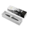Specijalno izdanje Parker Jotter New York olovke u tematskoj poklon kutiji. Specijalno izdanje Parker Jotter New York olovke u tematskoj poklon kutiji.