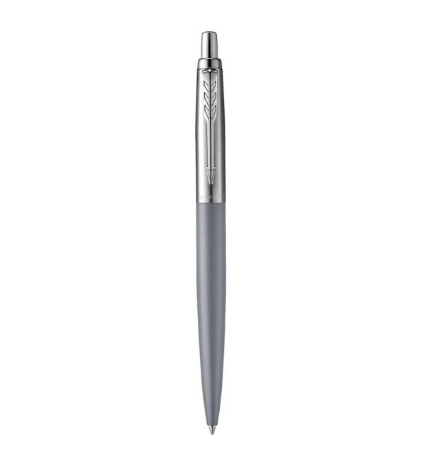 Puni prikaz Parker Jotter XL Mat siva CT kemijska olovka većeg formata.