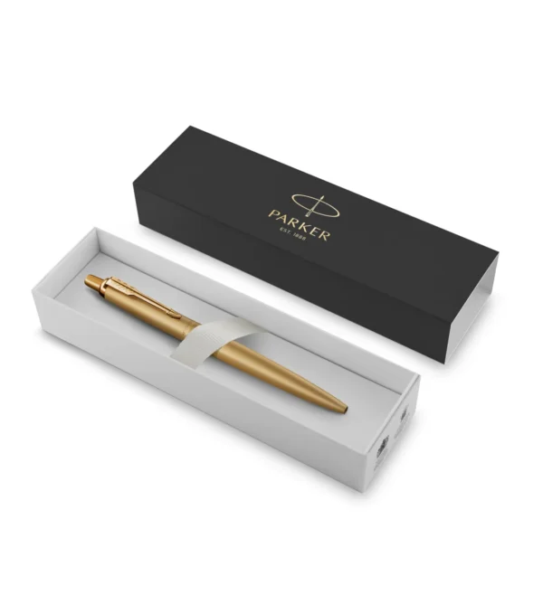 Luksuzna zlatna Parker Jotter XL kemijska olovka u originalnoj poklon kutiji. Luksuzna zlatna Parker Jotter XL kemijska olovka u originalnoj poklon kutiji.