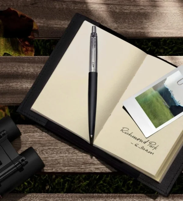 Simboličan dar za novi poslovni početak - Parker Jotter XL u mat crnoj izvedbi.